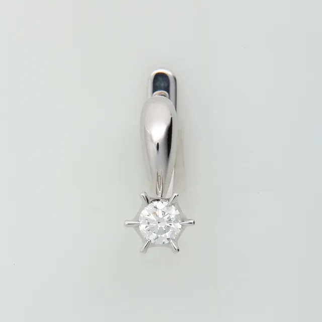 Серьги из золота 750 с бриллиантом